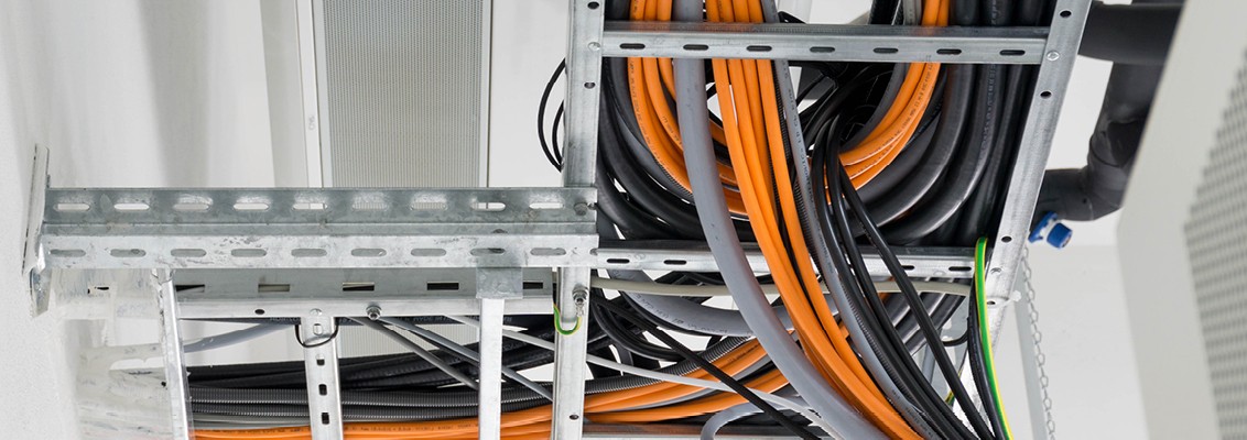 Data cable in cable duct