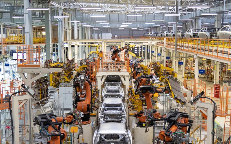 Manufacturing hall for cars