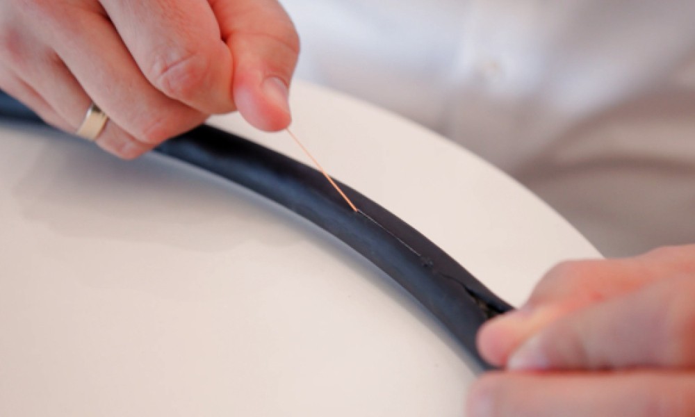 Với dòng cáp HELUCHAIN MULTISPEED, chỉ cần kéo nhẹ dây ripcord là có thể rạch dọc lớp vỏ cáp một cách nhanh chóng và dễ dàng