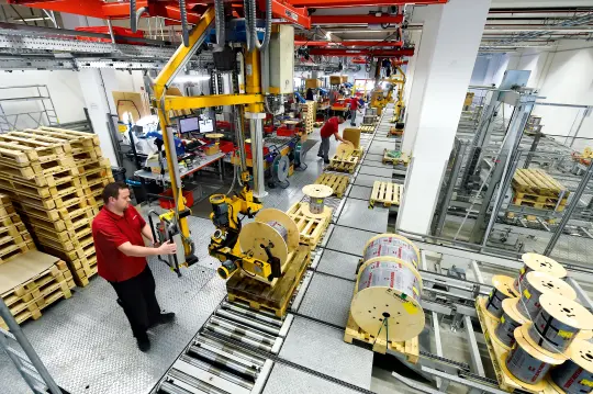 Pick-packing goods at Helukabel