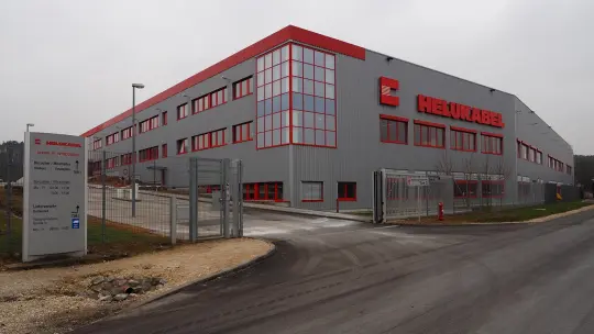 HELUKABELs produktionsbygning i Windsbach set udefra