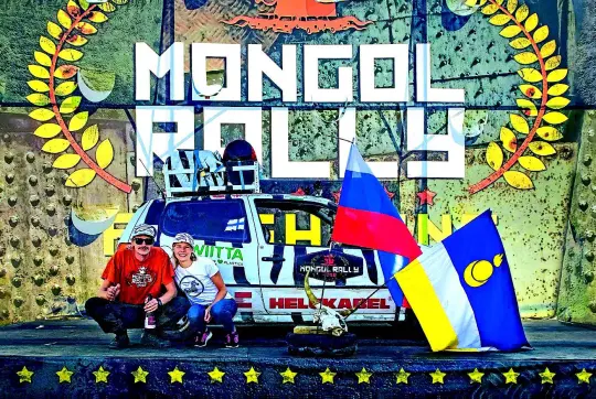 Rallye Fahrzeug auf der Mongol Rally